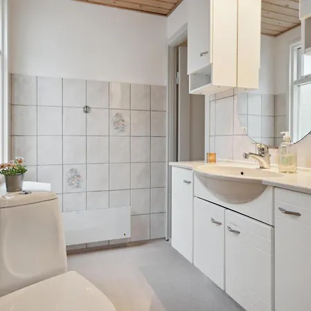 Holiday home Stunning In With Kitchen Ebeltoft