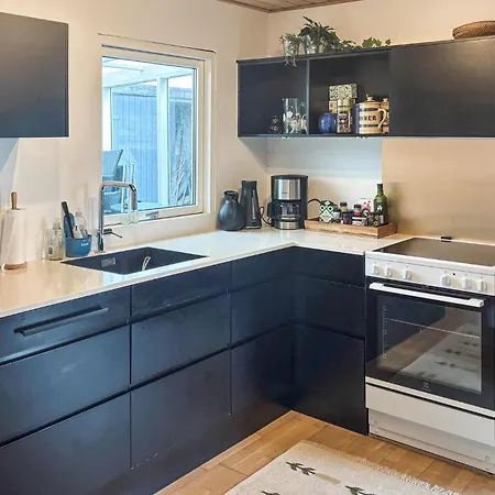 Stunning Home In Ebeltoft With Kitchen 펜션 *
