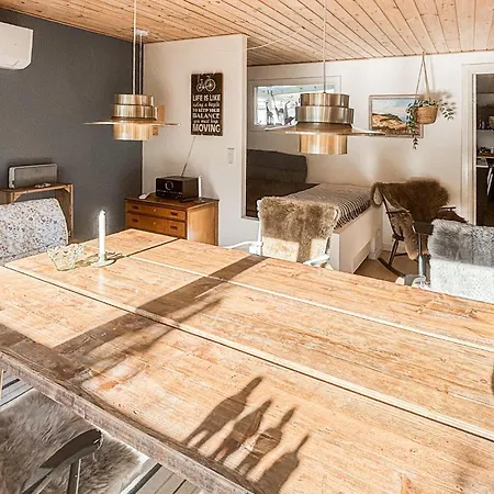 Stunning In With Kitchen بيت للعطل *